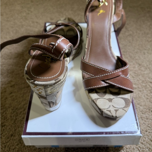 Coach sandals wore once Alina size 11 brown - Picture 2 of 5